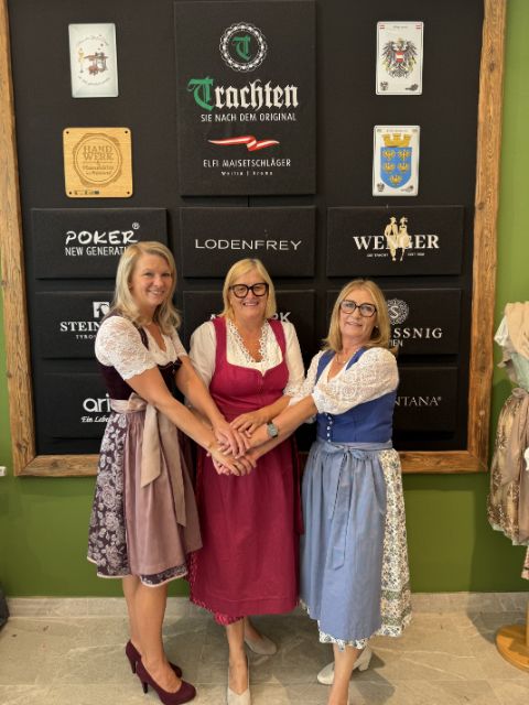 Elfi Maisetschl&auml;ger mit Eva Steininger und Isabell Etzlstorfer